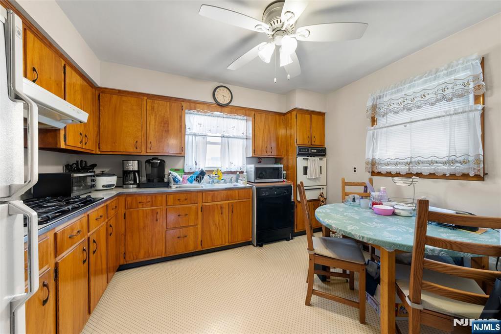 452 Commercial Avenue - Photo 5