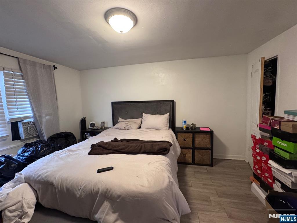 LARGE PRIMARY BEDROOM