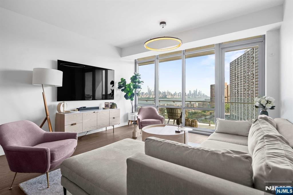 11A Riverview UNIT 11A, North Bergen, NJ, 07047