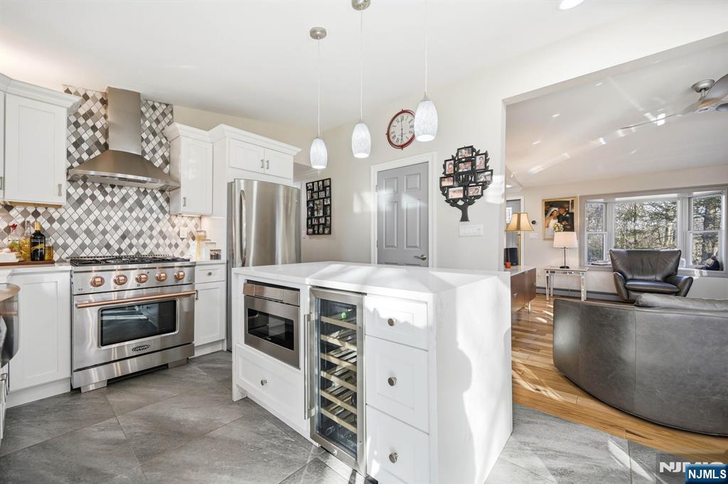Kitchen w/island built-in microwave, wine cooler, commercial grade stove