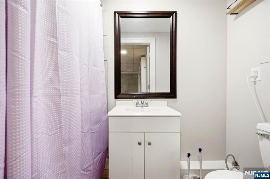 Full bathroom ground floor