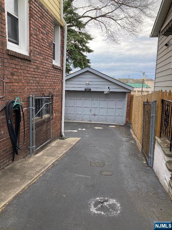 15 Roosevelt Street - Photo 2