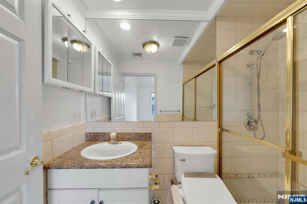 29 Prospect Street, Palisades Park, NJ 07650 Listing Photo  27