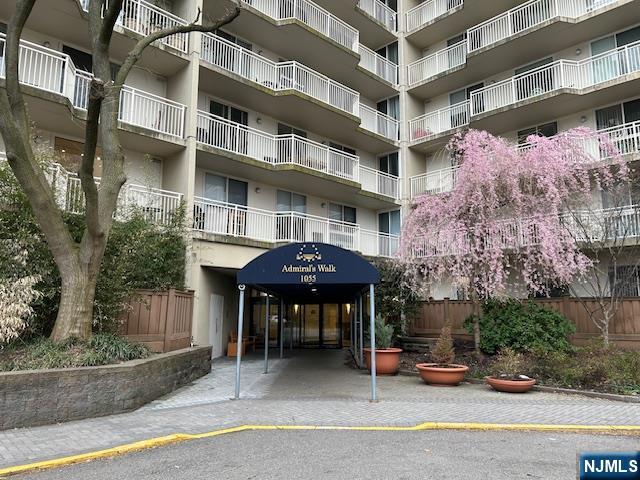 1055 River Rd #501, Edgewater, NJ 07020