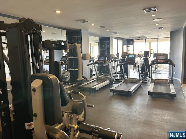 1055 River Rd #501, Edgewater, NJ 07020