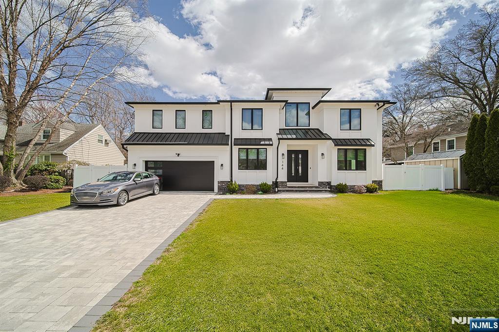 144 Village Circle - Photo 1