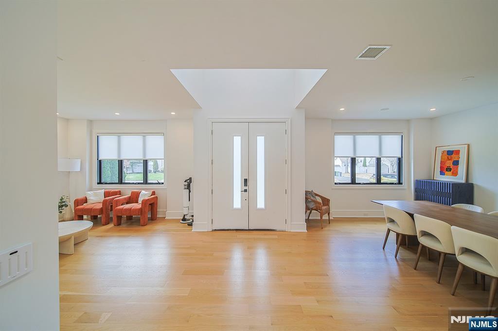 144 Village Circle - Photo 3