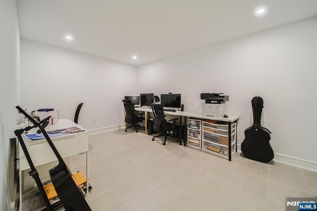 144 Village Circle, Paramus, NJ 07652 Listing Photo  29