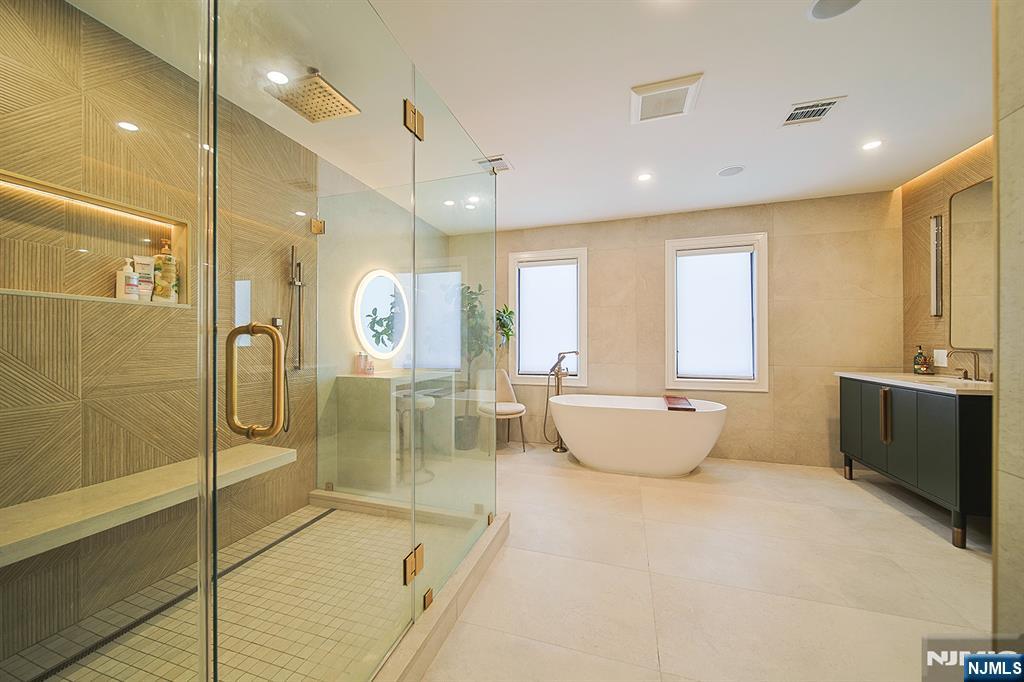 144 Village Circle, Paramus, NJ 07652 Listing Photo  38