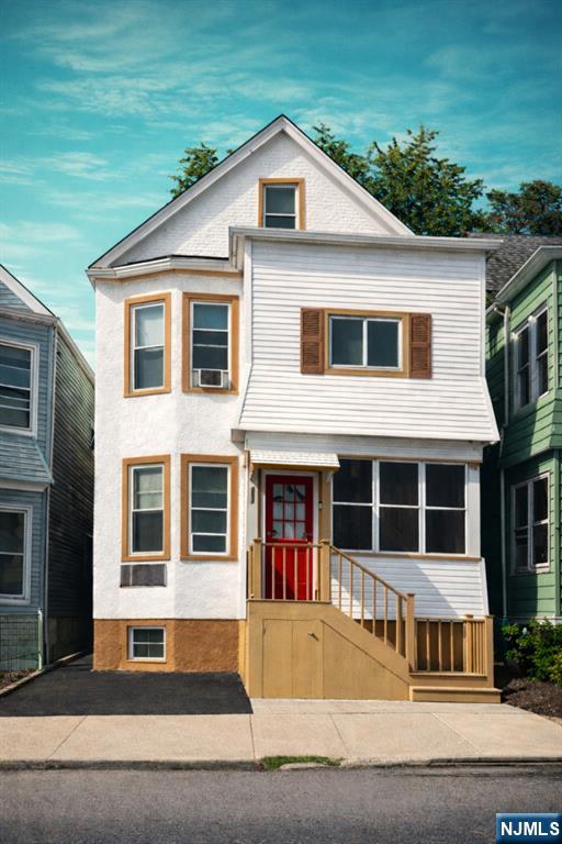 354 Dakota Street - Photo 1