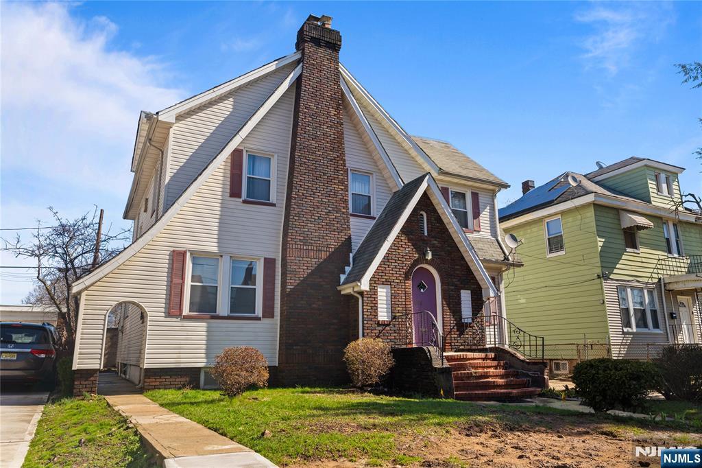 315-317 Meeker Avenue - Photo 1