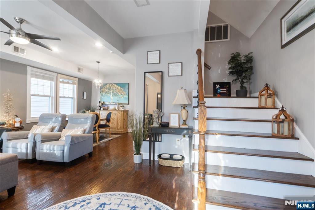 252 Grace Avenue - Photo 5