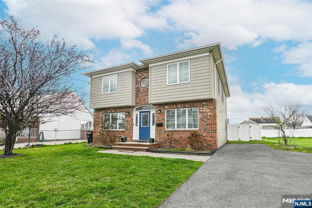 1 Lincoln Place - Photo 1