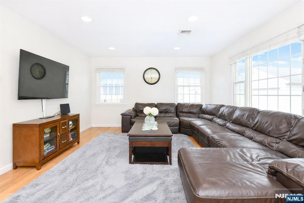 1 Lincoln Place - Photo 3