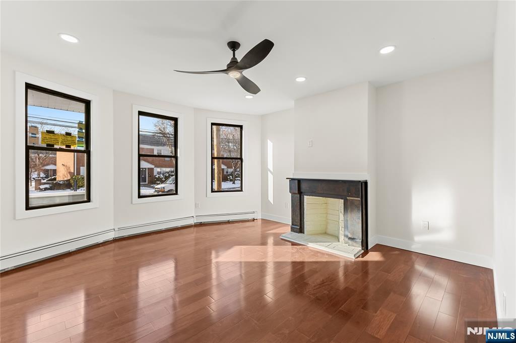 633 Lafayette Avenue - Photo 2