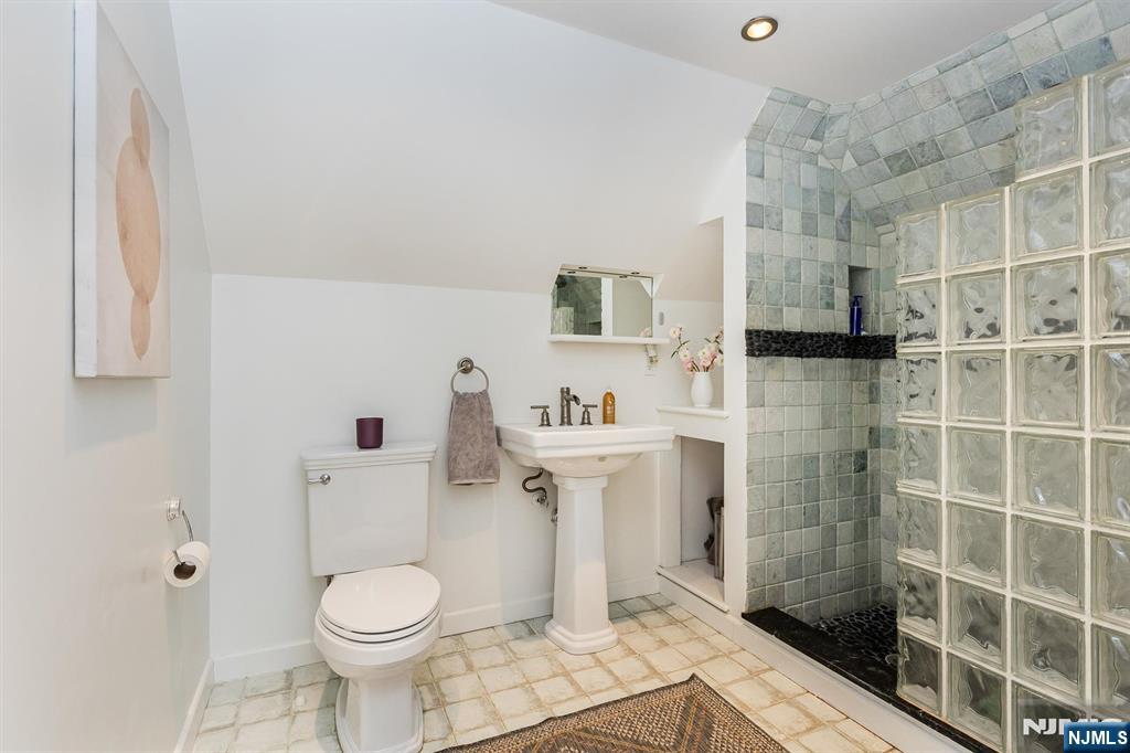 109 Clarewill Avenue