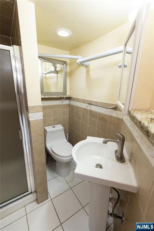 852 Springfield Avenue