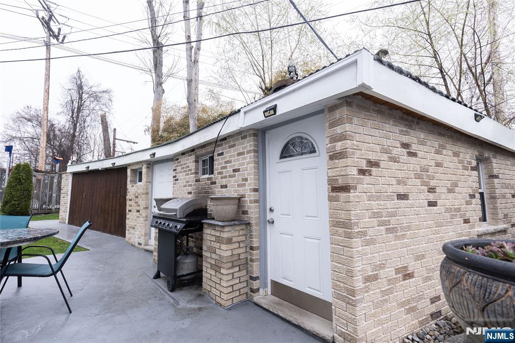 852 Springfield Avenue