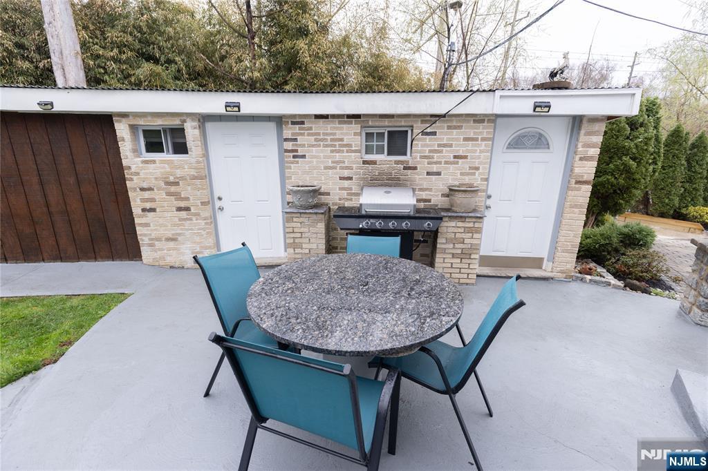 852 Springfield Avenue