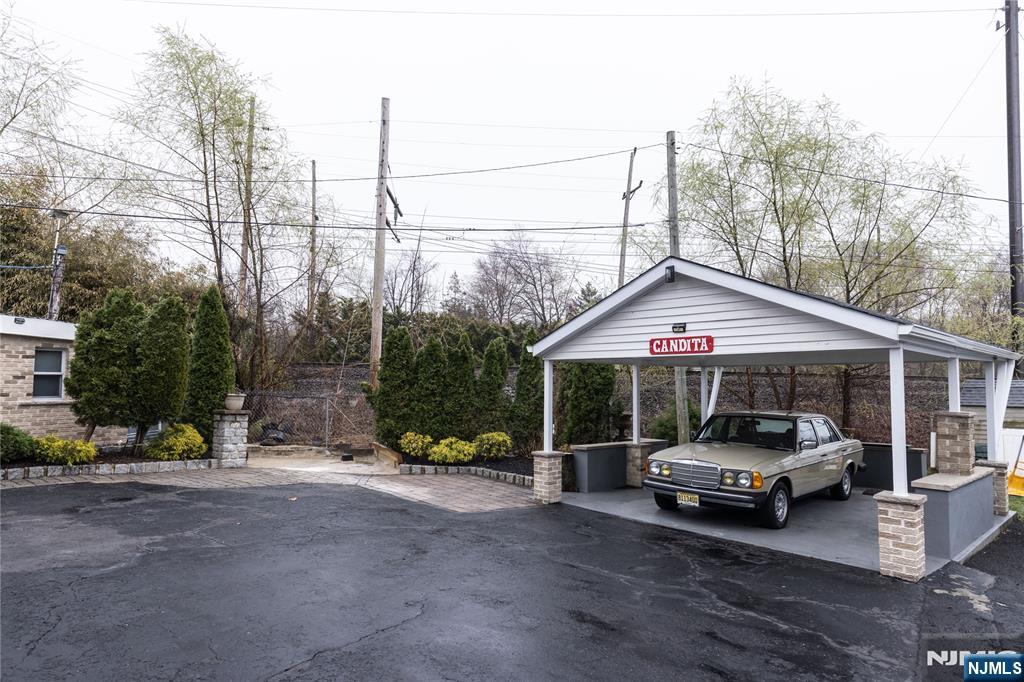 852 Springfield Avenue