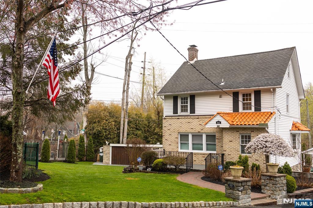 852 Springfield Avenue