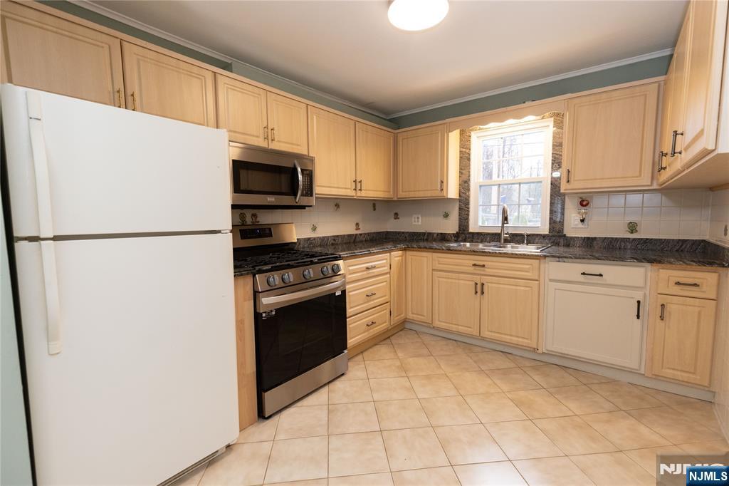 852 Springfield Avenue