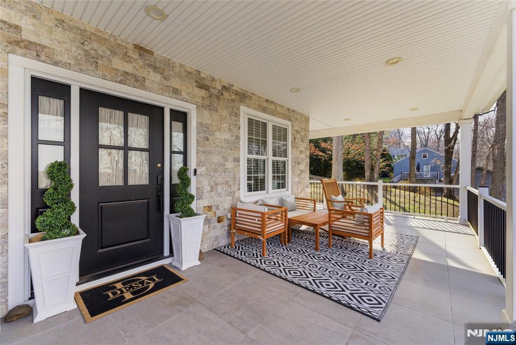 10 Hillside Avenue - Photo 2