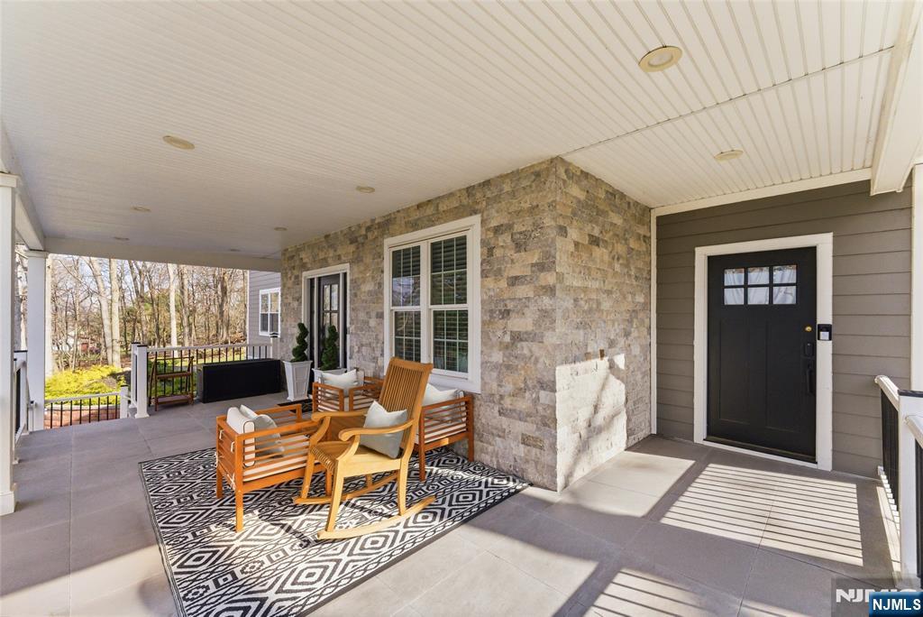 10 Hillside Avenue - Photo 3