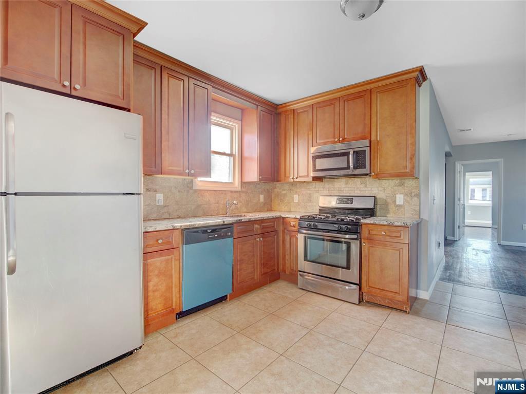 156 Crystal Street 2 - Photo 2