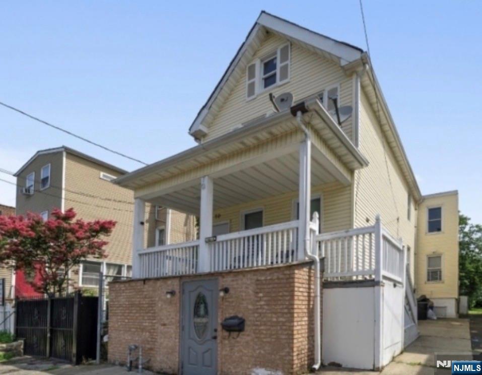 70 Welland Avenue - Photo 1
