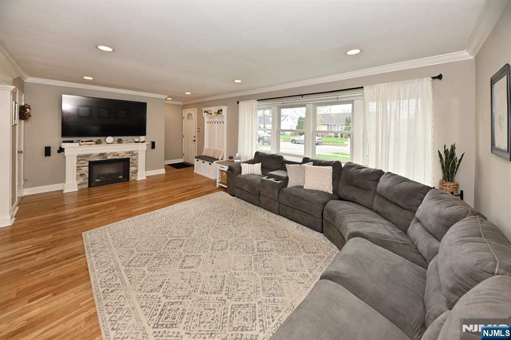 331 Lacey Drive - Photo 2