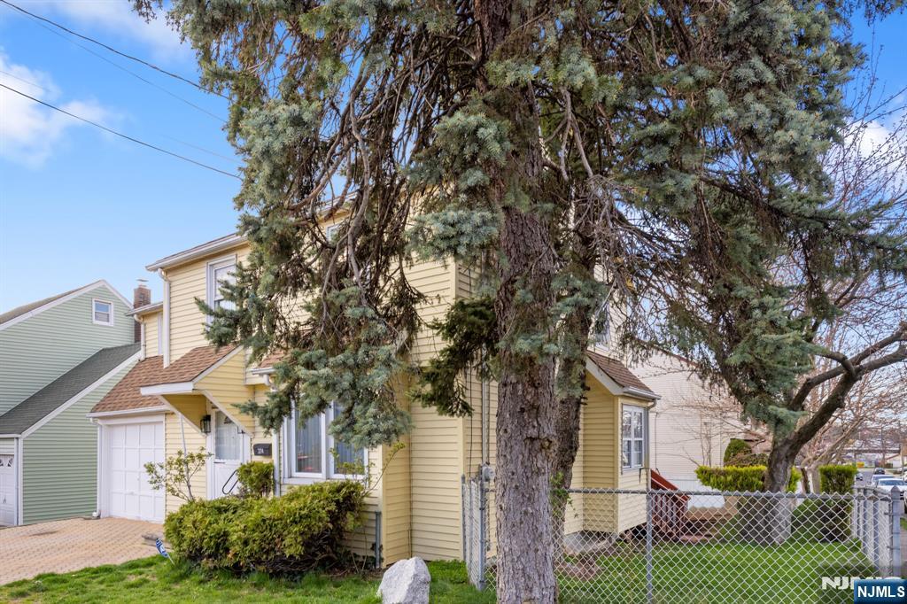 271 Outwater Ln, Saddle Brook, NJ 07663