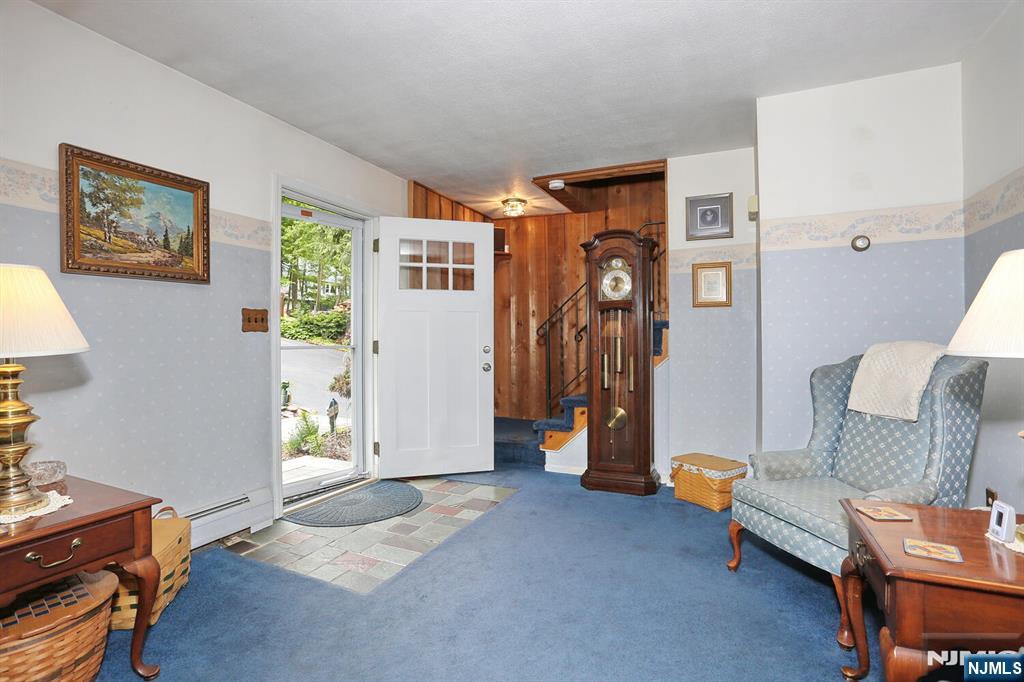 64 Larchmont Drive - Photo 4