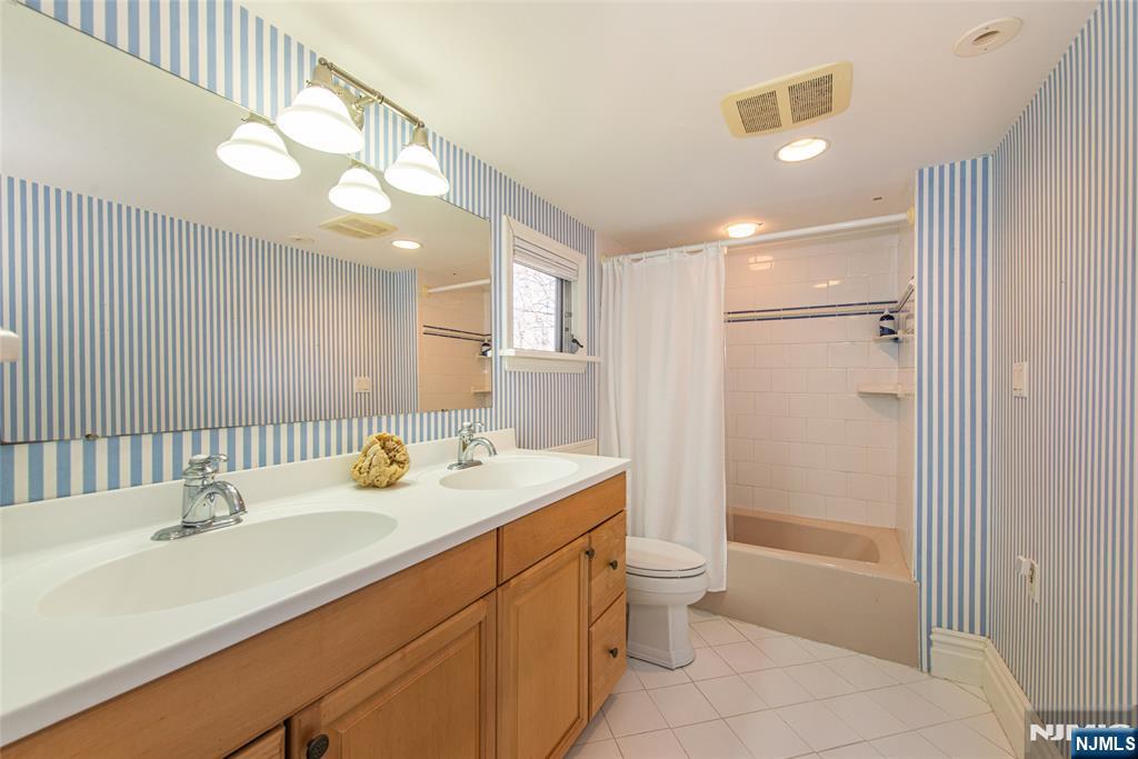 376 Lafayette Road, Harrington Park, NJ, 07640