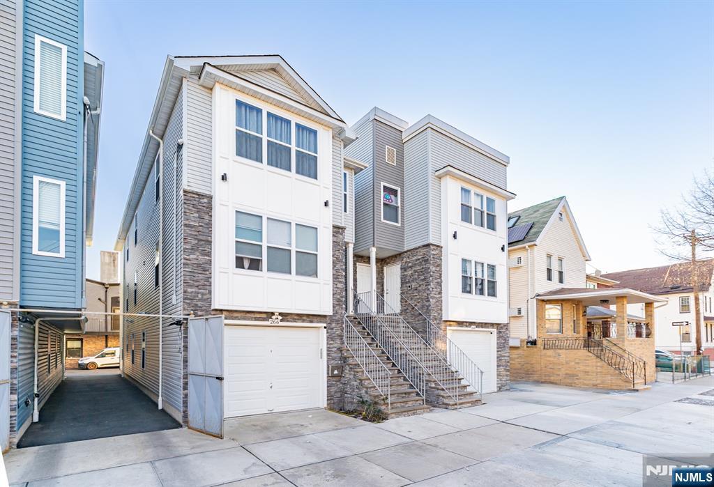 128 Lincoln Ave, Newark City, NJ, 07104-3019