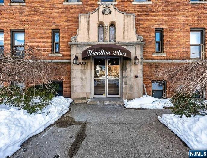 303 Hamilton Place B4 - Photo 3