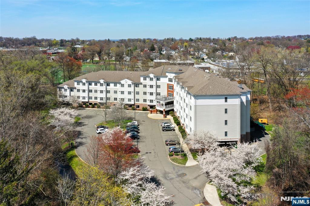 189 Forest Ave #108, Paramus, NJ 07652