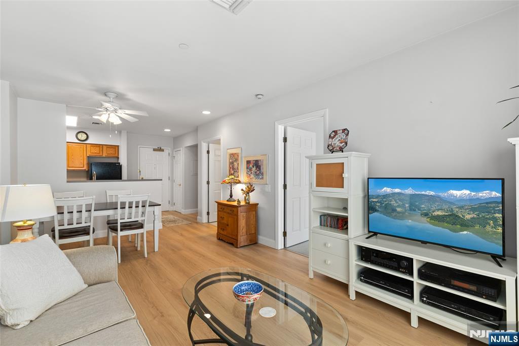 189 Forest Ave #108, Paramus, NJ 07652