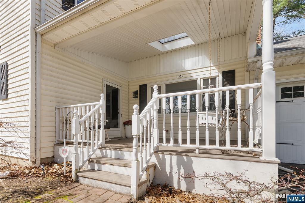 107 Buckingham Drive - Photo 2