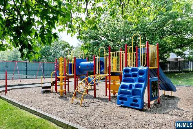 2 Horizon Rd #404, Fort Lee, NJ 07024
