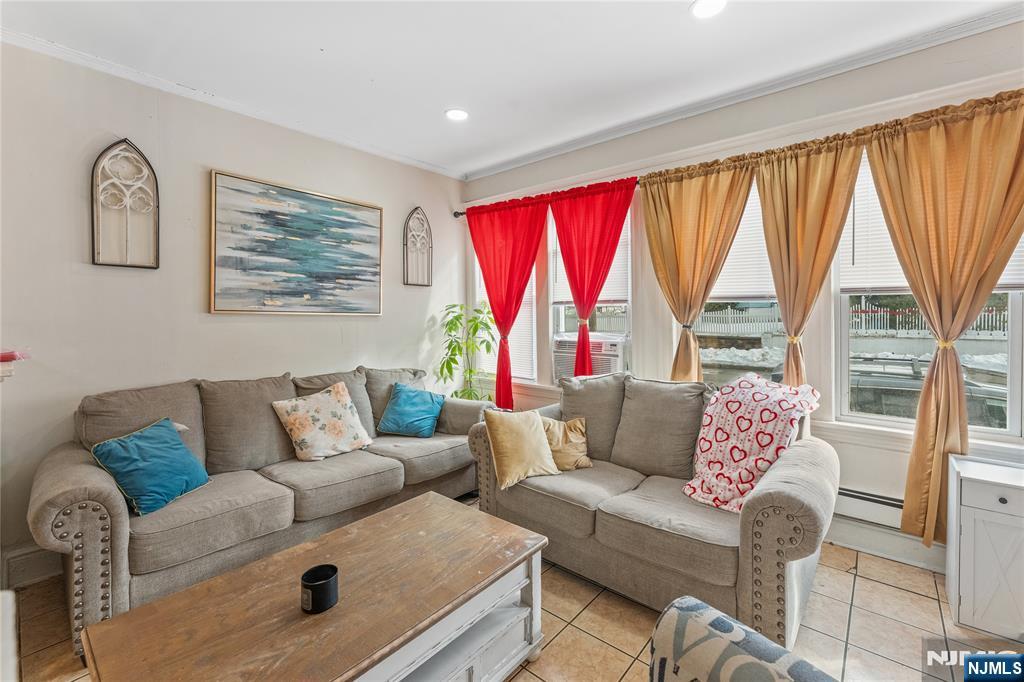 160 Burgess Place - Photo 2