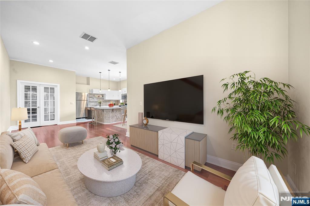 240 Clendenny Avenue #5A