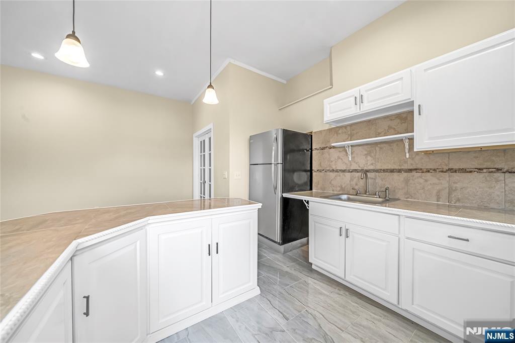 240 Clendenny Avenue #5A