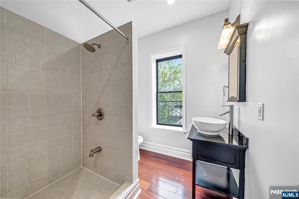 240 Clendenny Avenue #5A