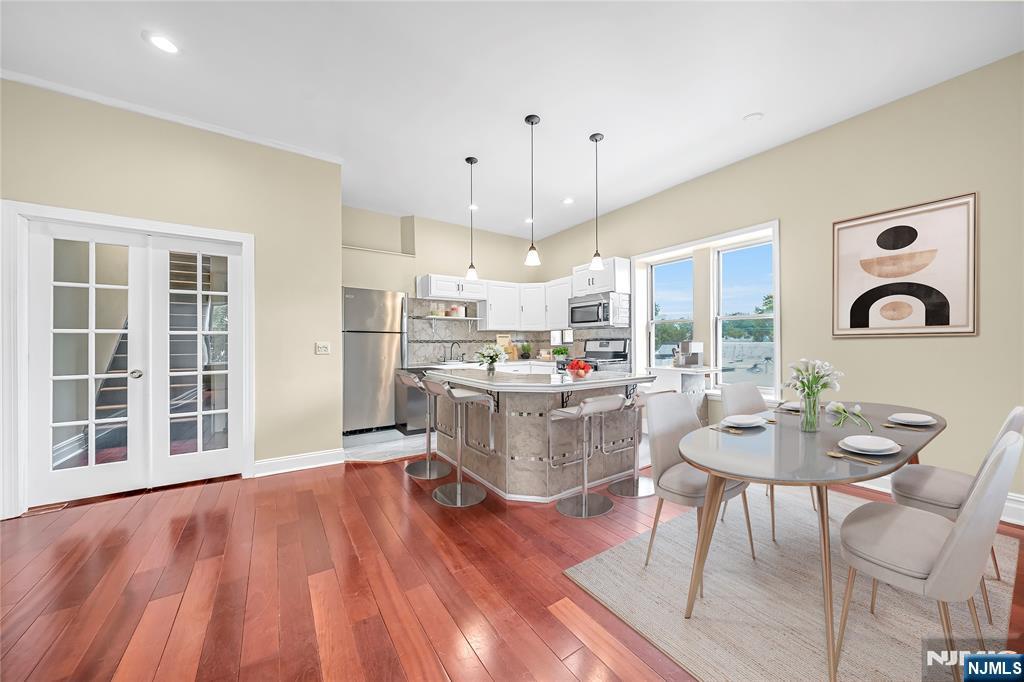 240 Clendenny Avenue #5A