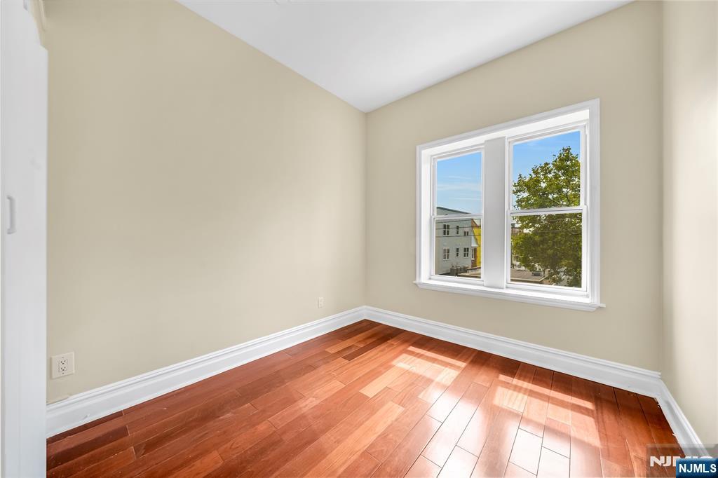 240 Clendenny Avenue #5A