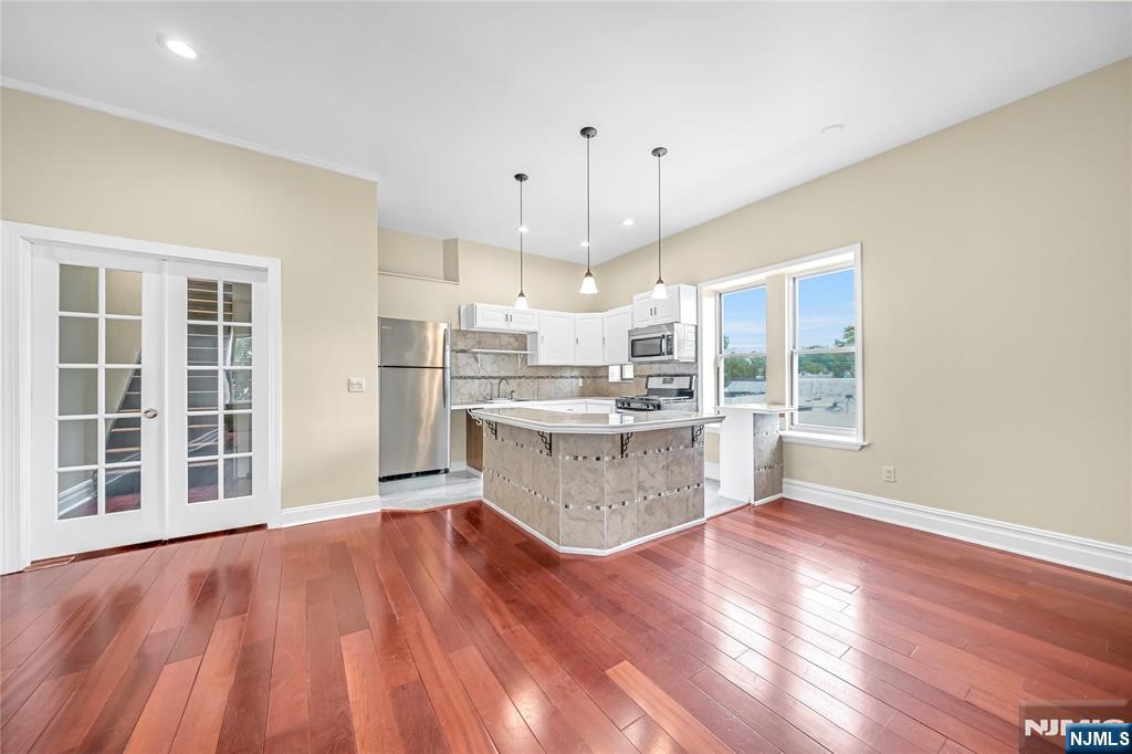 240 Clendenny Avenue #5A