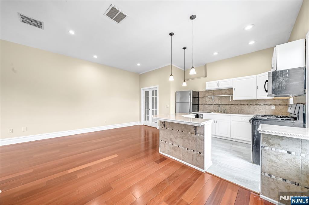 240 Clendenny Avenue #5A