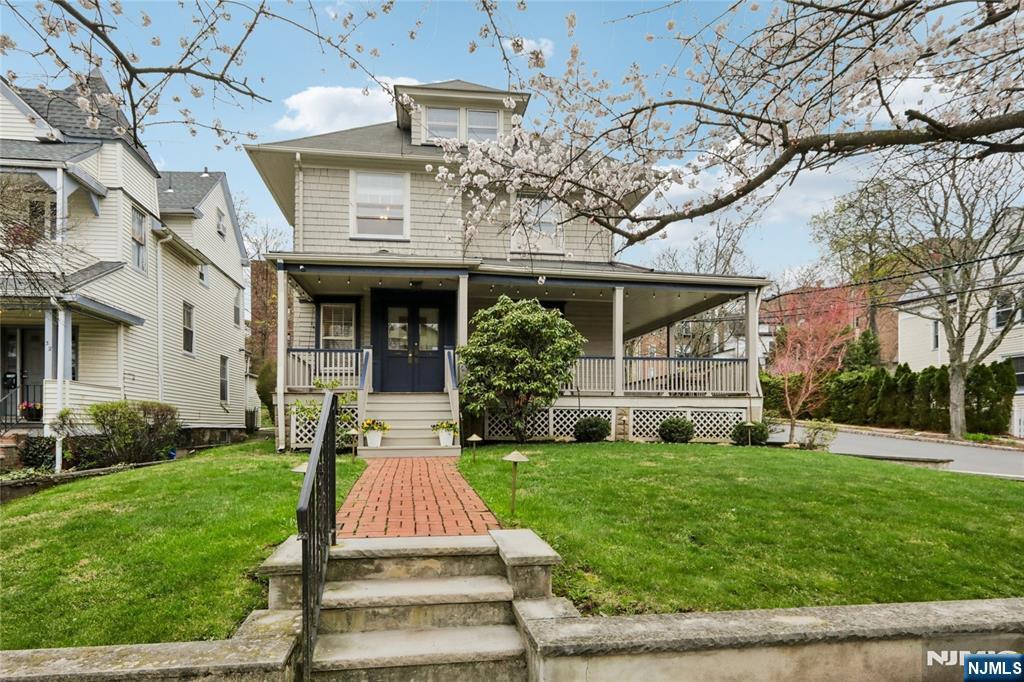 36 Willow Street - Photo 2