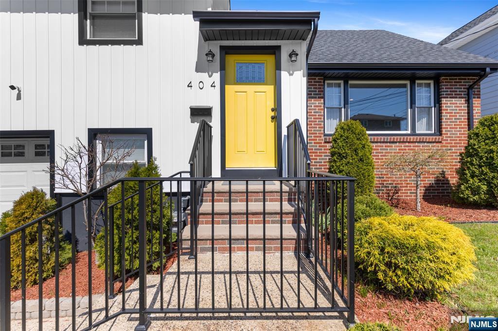 404 Simons Avenue